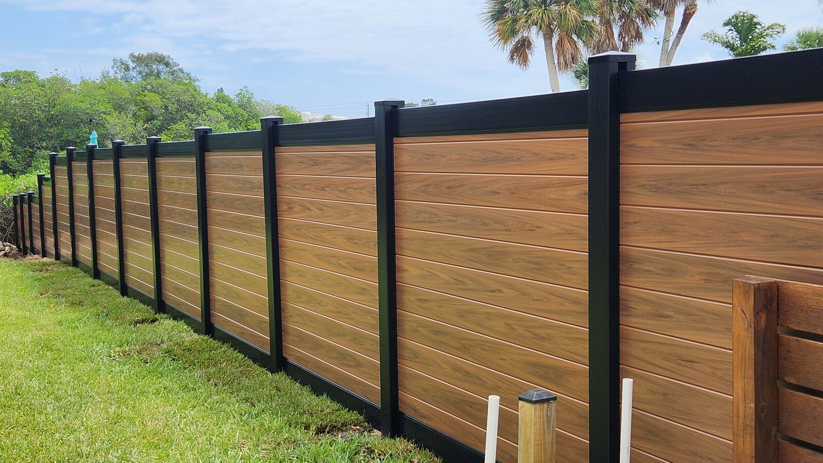 horizontal-vinyl-fence